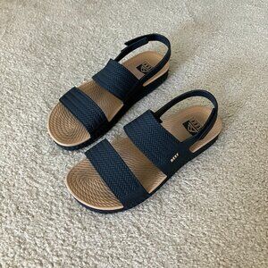Reef Water Vista Sandal size 9 black and tan